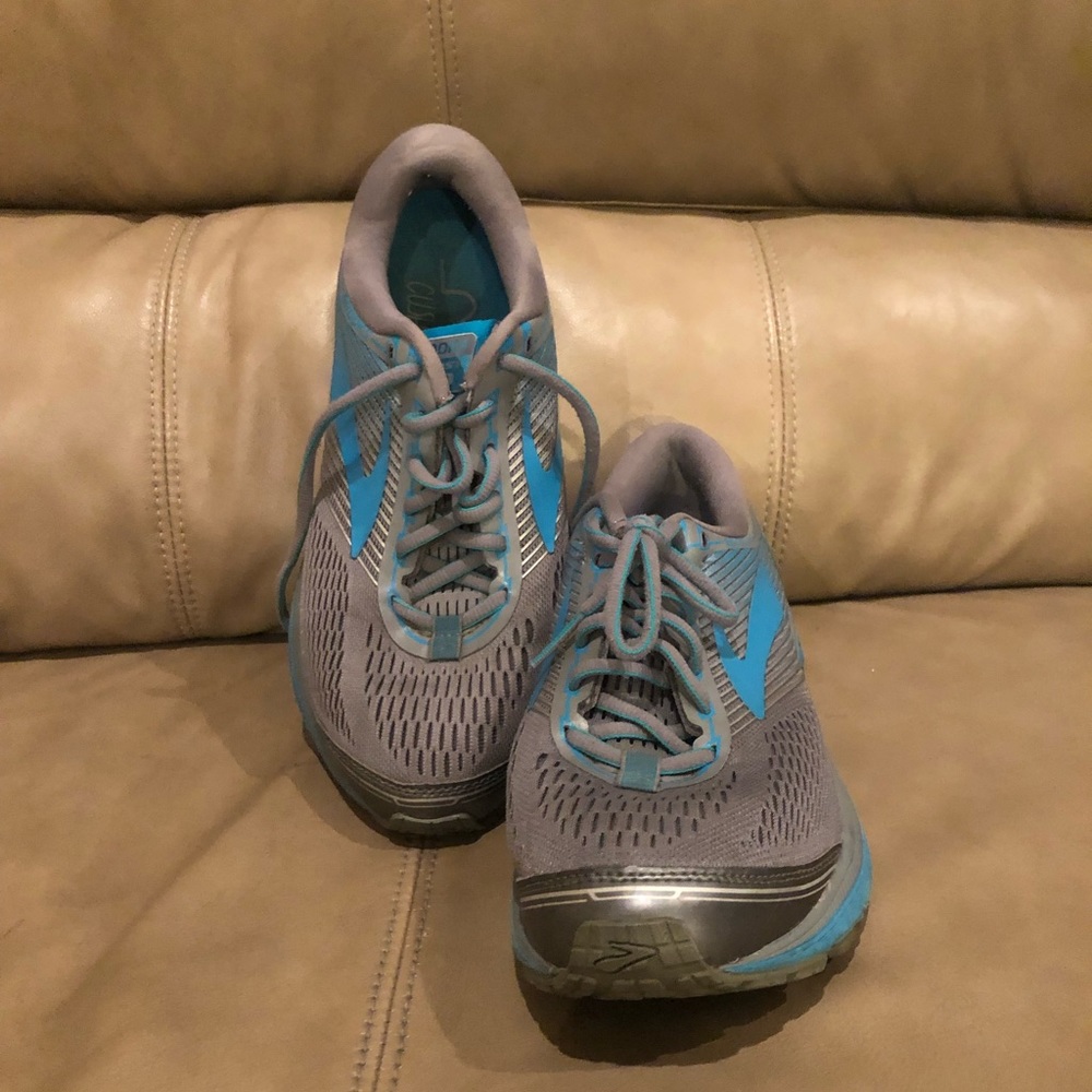 brooks tennis shoes😍